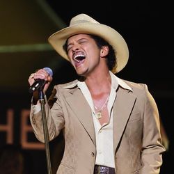 Bruno Mars with Leon Thomas and DJ Pee .Wee