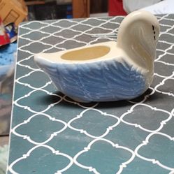 Swan planter
