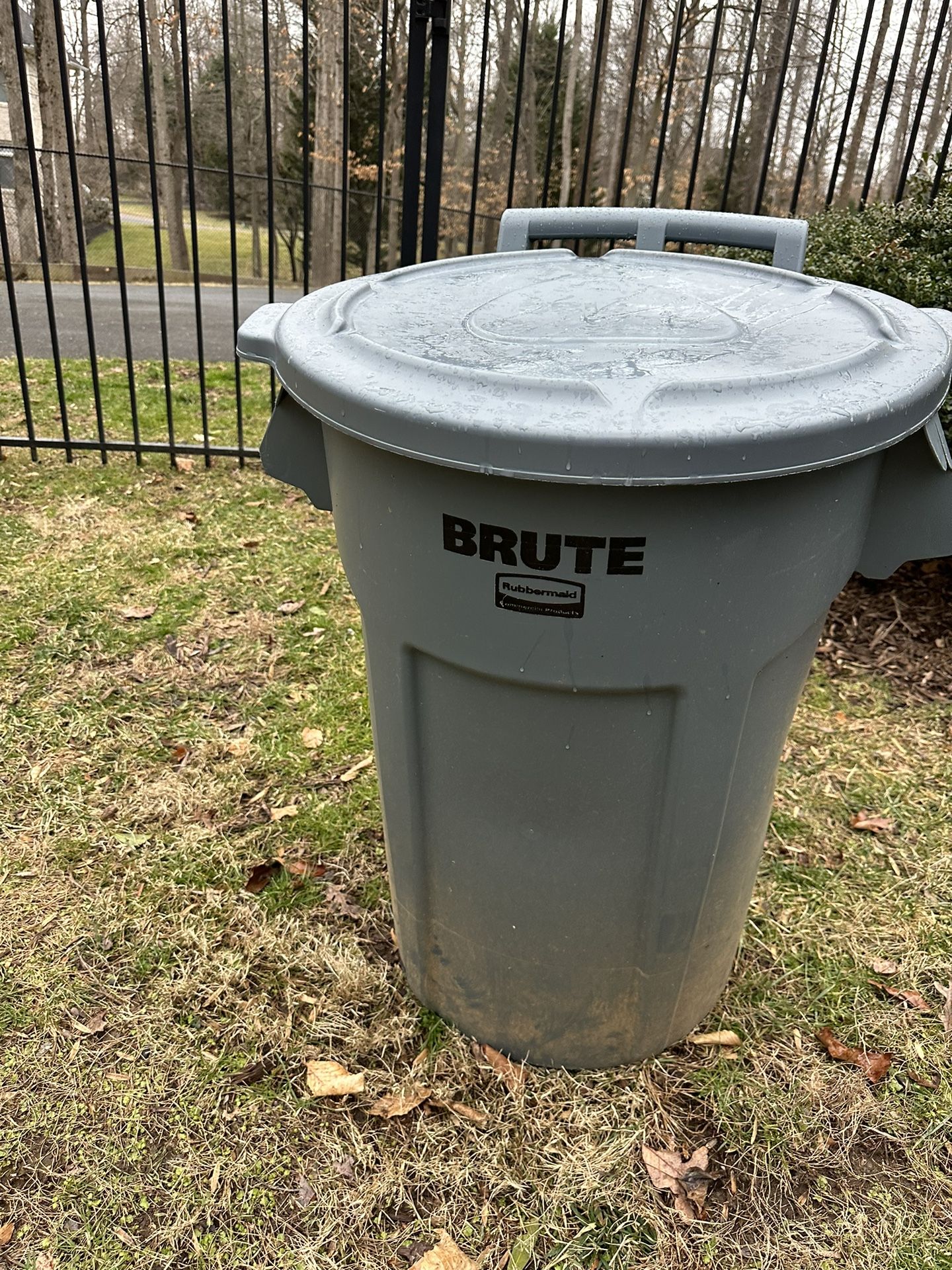 Free Outside 32 Gallons Trash Cans