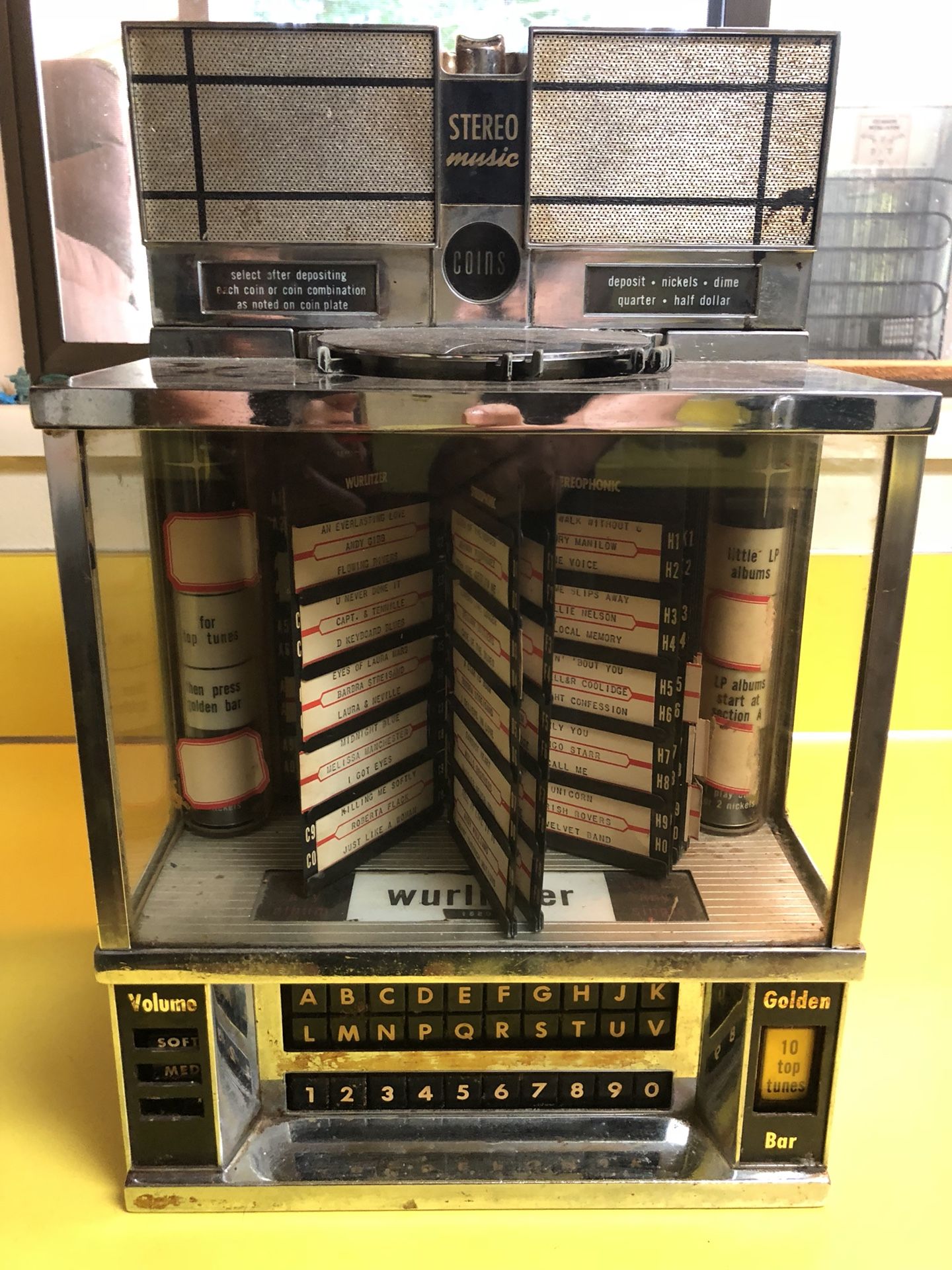 Vintage Wurlitzer table top jukebox diner soda shop