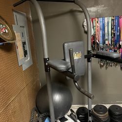 Captains Chair Leg Raise Machine