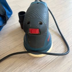 Bosch Random Orbit Sander with Bag and sanding paper - MOVING SALE