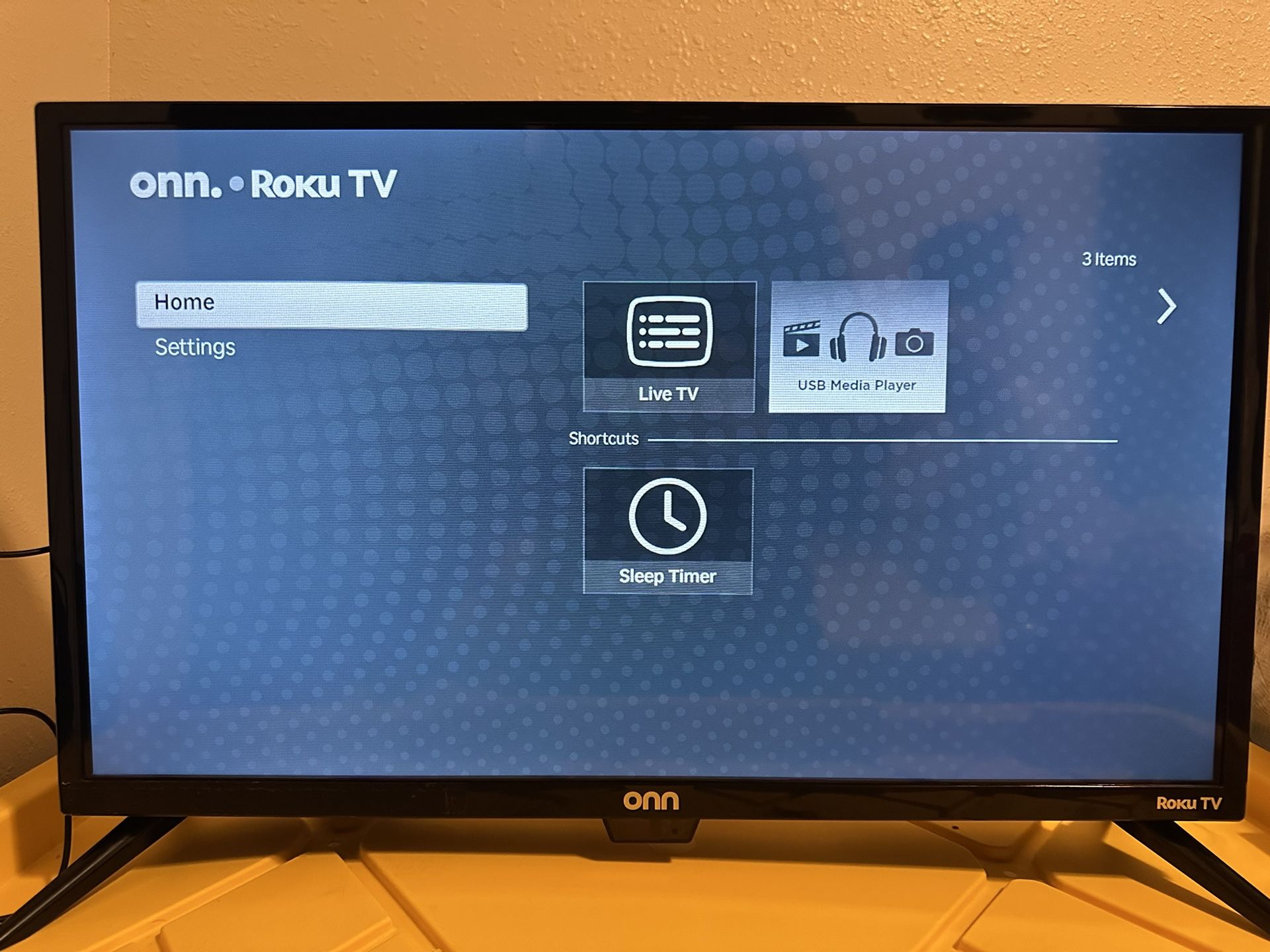 Onn Roku 24” TV/Smart TV 