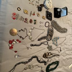 Batch Of Fashion Jewelry 