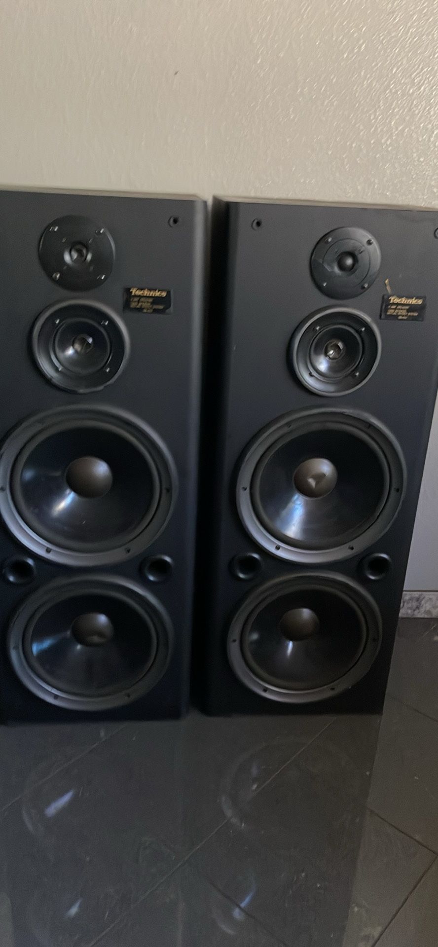 Home Theater Speakers 