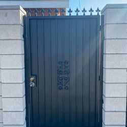 Side Gate