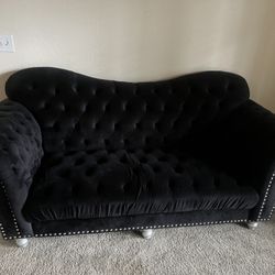 Couch Black 