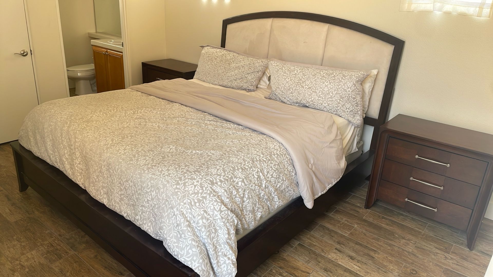 Bedroom Set. Queen Bed.  Two Nightstands 