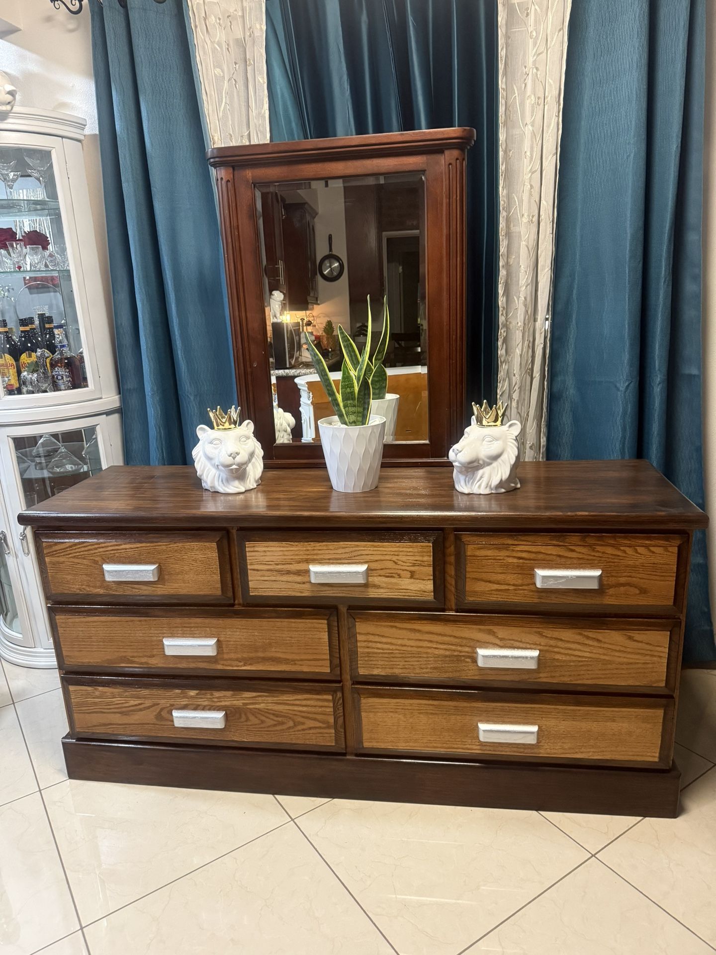 Dresser With Mirror