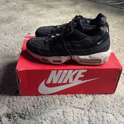 Airmax 95 size 9.5 