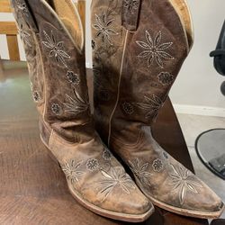 Shayanne Daisy May Boots