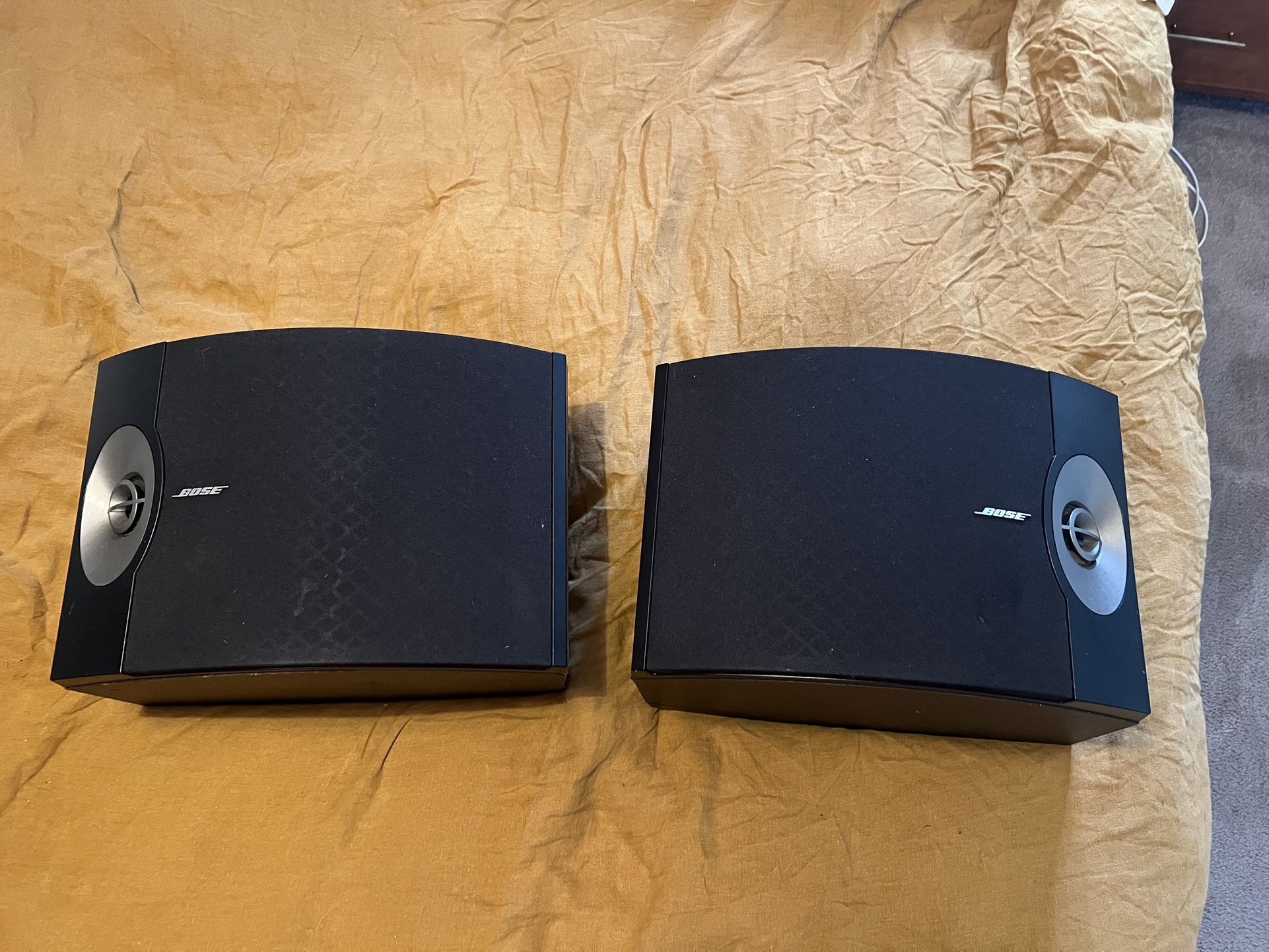 Bose 301v Bookshelf Speakers (pair)