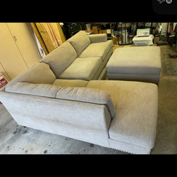 Sectional couch FREE DELIVER