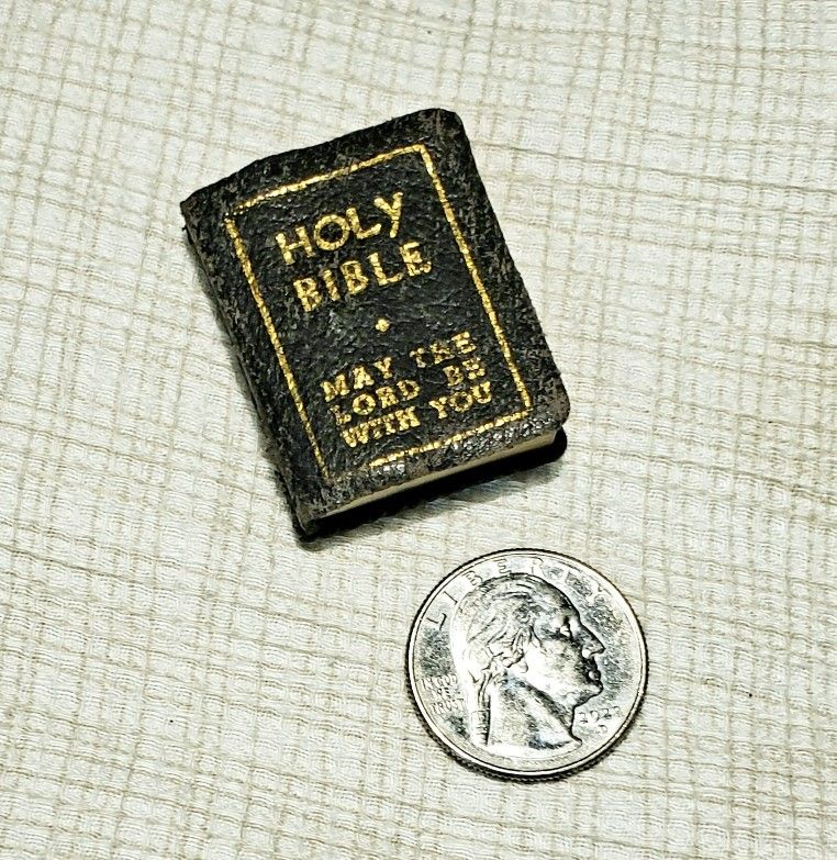 Very Rare Vtg WW Ii Military HOLY BIBLE Miniature Prayer Book US Navy Anchor Emblem