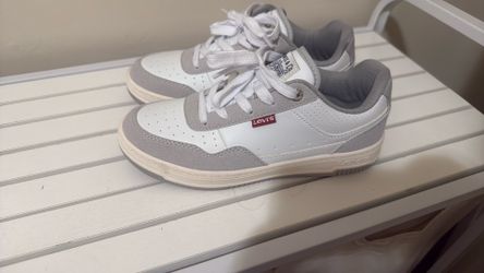 New  Levi's Lace Up Sneakers White And Gray Size 4.5