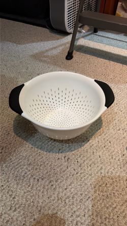 Assorted kitchen items