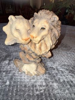 Beautiful Vintage Lion, Lioness and Cub Figurine