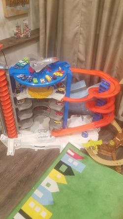 NEW Hot Wheels Super Ultimate Garage