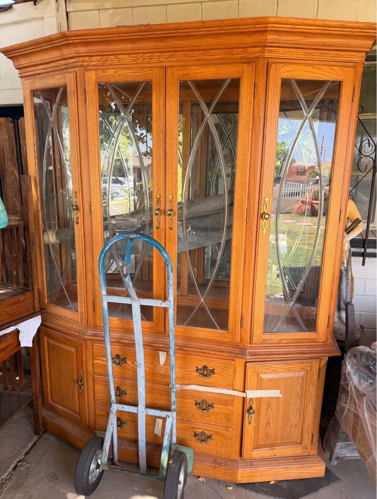 Wood hutch/ vitrina de madera