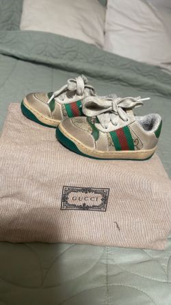 I have 3 pairs of baby shoes the Gucci ones are size 21 the blue Jordan’s are size 3c(12) and the yellow ones at size 6c