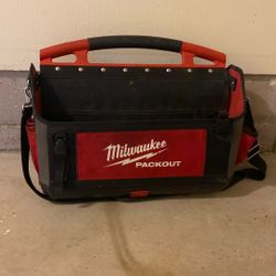 Milwaukee Pack out 
