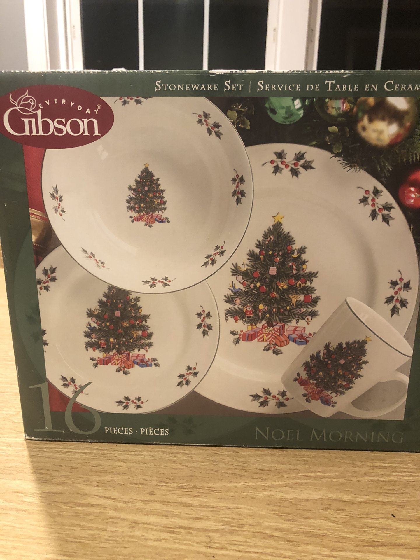 Gibson Christmas Stoneware Dishes Noel 16 Piece