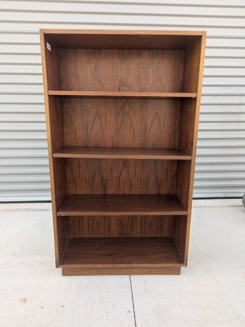 Vintage Bookshelf With Adjustable Shelves 