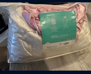 SATIN twin Comforter AND SATIN sheets $30