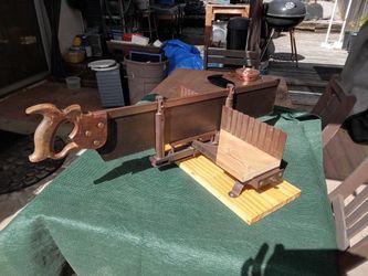 1904 Goodell Mfg Co Mitre Box & Henry Disston & Sons Saw 24 Inch Blade