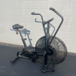 ASSAULT FITNESS Air Bike Classic…. Home Gym Fitness For Less…. Great condition but it’s has a little bit of rust…. $350 Price is firm!!!