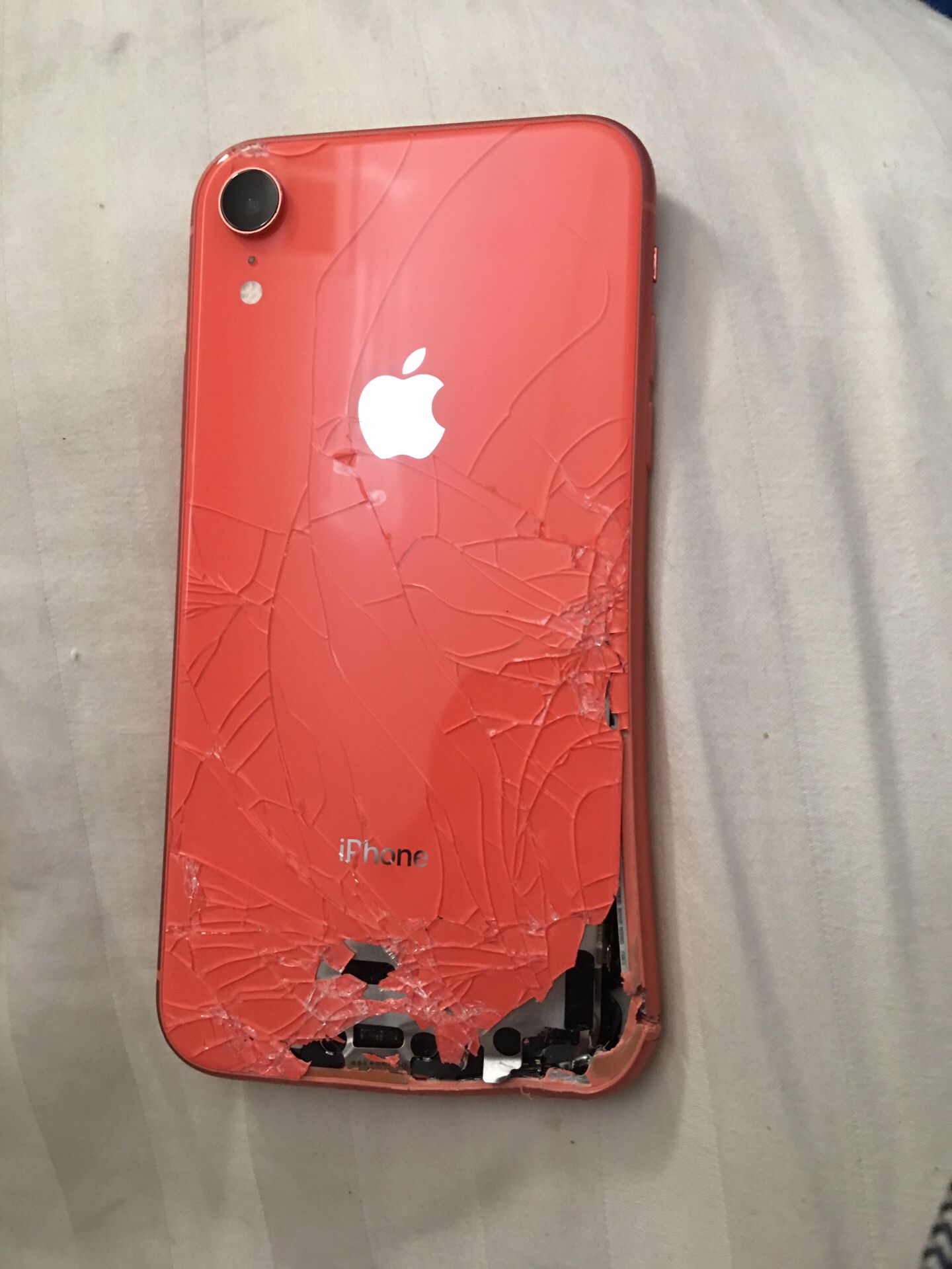Broken iPhone Xr