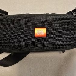 JBL Xtreme Portable Bluetooth Speaker With Charger And Strap 