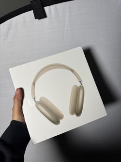 Apple AirPod Maxes Starlight