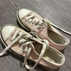 Converse Size 5.5 Pink Like New