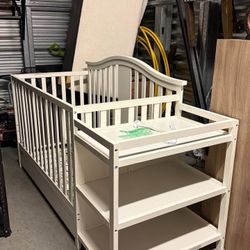 Graco Solano Crib with Changing Table & Storage – White  