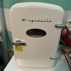 Frigidaire Mini Refrigerator