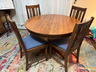 Round Oak Pedestal Dining Table with 4 Mission Style Chairs