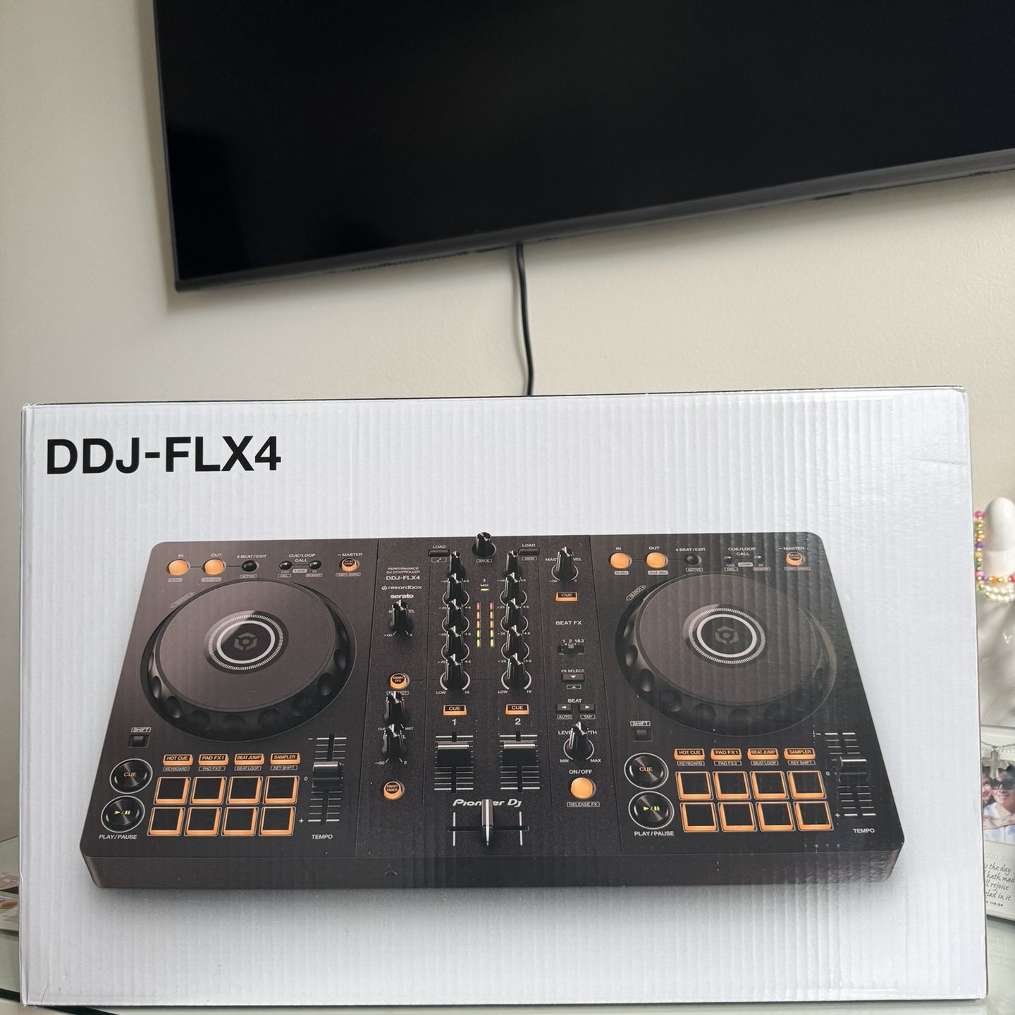 DDJ FLX 4 Turntable & Oneaudio DJ Headphones
