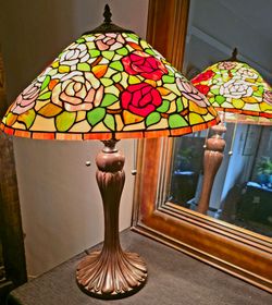 Stained glass table lamp