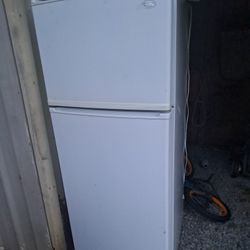 Refrigerator 