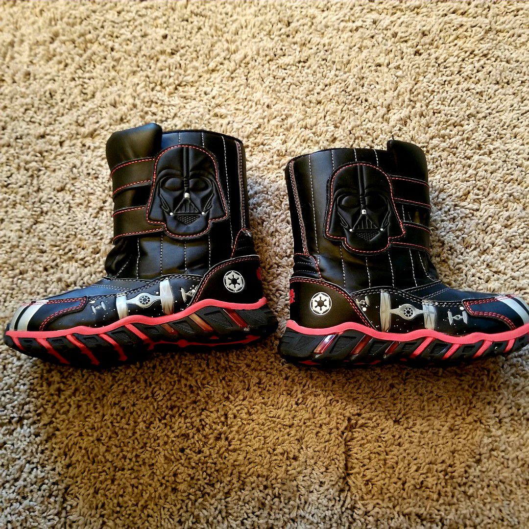 Darth Vader snow boots size 11 /12 little kids