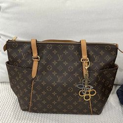 Louis Vuitton monogram Totally .