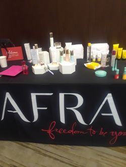 Vendo cremas de jafra y perfumes si algo Las interest