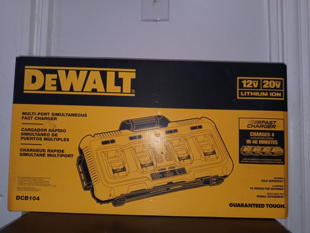 Dewalt Multi-Port Fast Charger