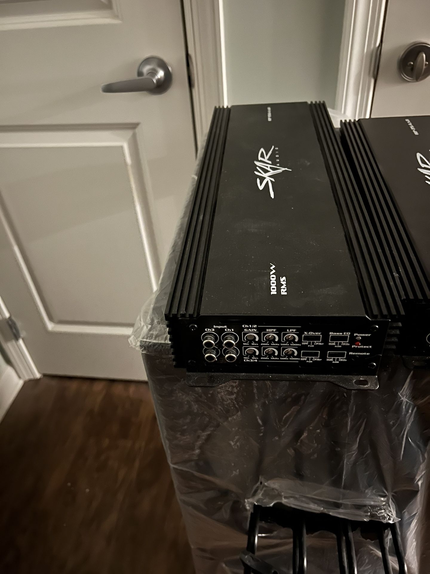 Skar 1,000 Watt A/B amplifier four channel 150 W x 4 channels for Sale