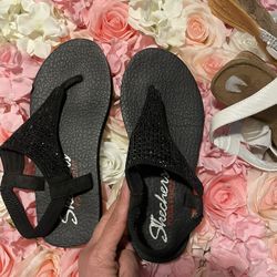 Sandals Size 6. For 9 Dollars 