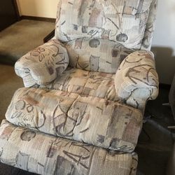 La-Z-Boy 3 Piece Recliner Sofa Loveseat And recliner 