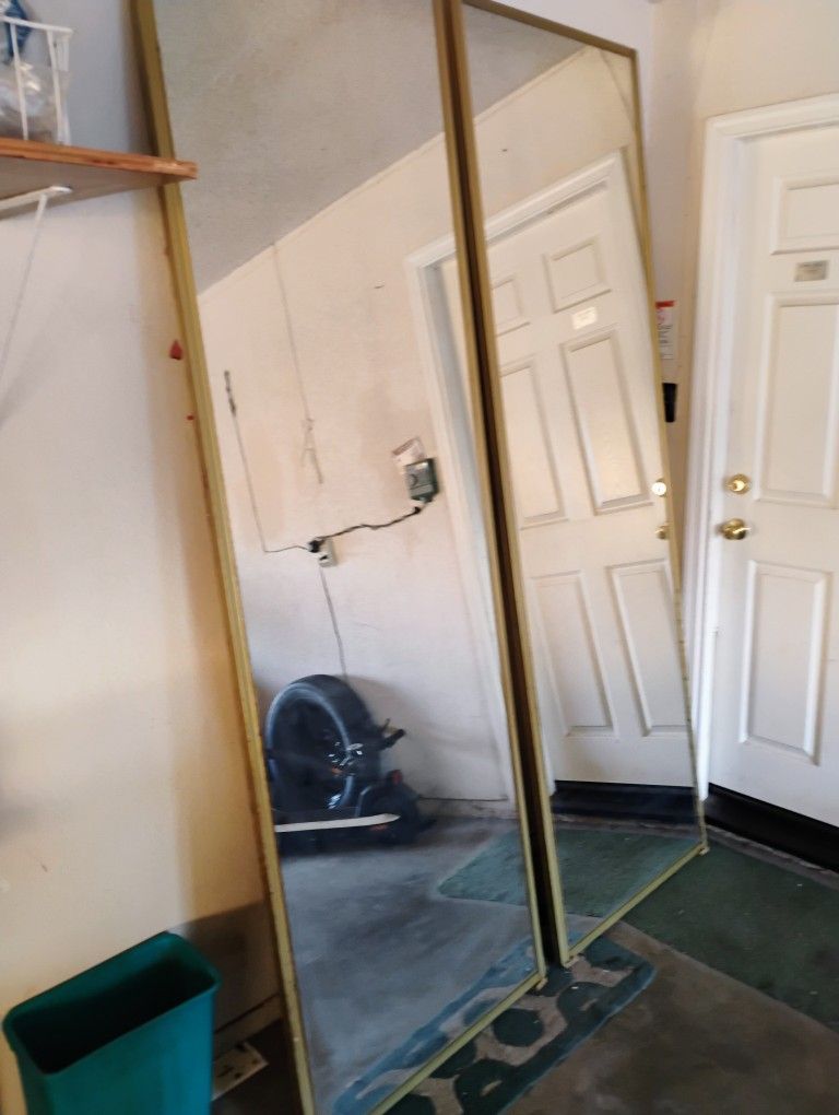 2.Mirrored Closet Slide Doors