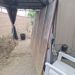 Serca De Madera Entre Nuve Y Dies Pies De Largo  Por Seis De Alto