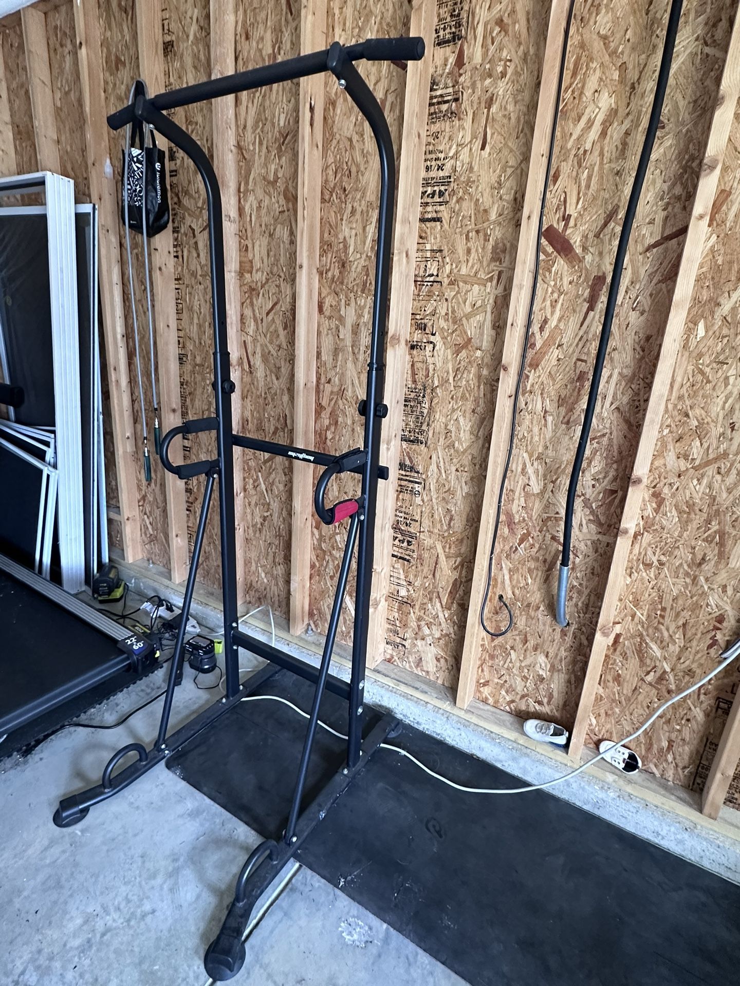 Pull Up Bar & Dip Station